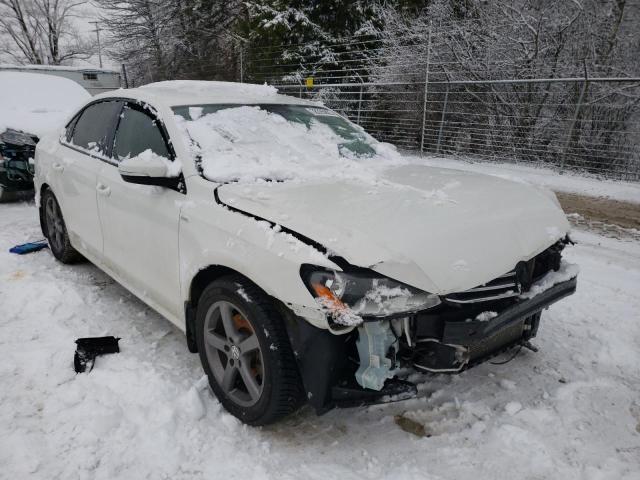 Photo 4 from auction – 2015 VOLKSWAGEN PASSAT S with VIN 1VWAT7A33FC003346