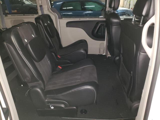 Photo 11 from auction – 2016 CHRYSLER TOWN & COU with VIN 2C4RC1JG0GR194027