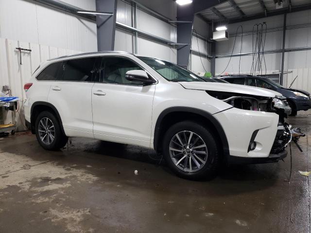Photo 4 from auction – 2018 TOYOTA HIGHLANDER with VIN 5TDJZRFH9JS820331