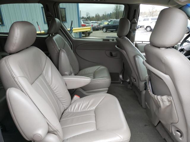 Photo 11 from auction – 2001 CHRYSLER TOWN & COU with VIN 2C8GP54L31R244033