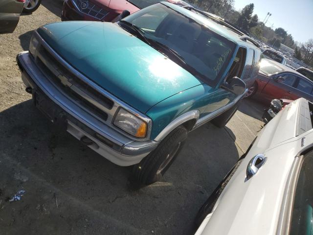 CHEVROLET BLAZER 1995 with VIN 1GNDT13W9S2265383 - Photo from auction