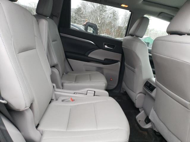 Photo 11 from auction – 2017 TOYOTA HIGHLANDER with VIN 5TDDZRFH5HS401920