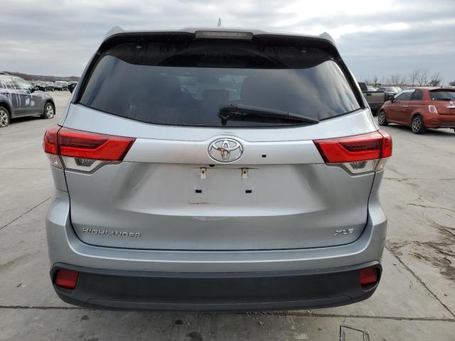 Photo 6 from auction – 2018 TOYOTA HIGHLANDER with VIN 5TDKZRFH9JS531826