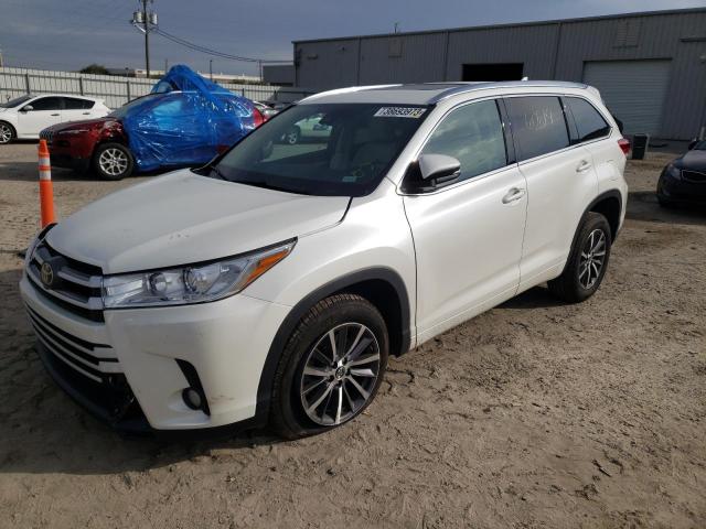 TOYOTA HIGHLANDER 2018 with VIN 5TDKZRFH9JS538663 - Photo from auction