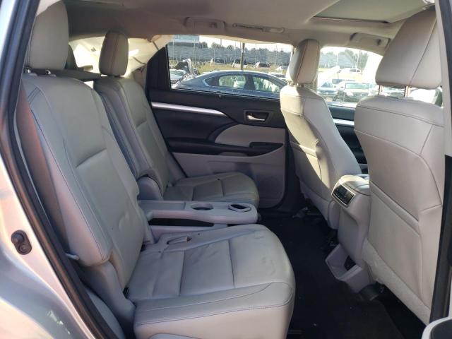 Photo 11 from auction – 2018 TOYOTA HIGHLANDER with VIN 5TDKZRFH3JS547536