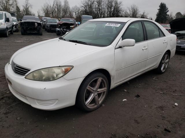 TOYOTA CAMRY LE 2005 z numerem VIN 4T1BF32K95U604231 - Zdjęcie z aukcji