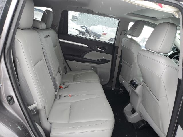 Photo 11 from auction – 2018 TOYOTA HIGHLANDER with VIN 5TDJZRFH5JS825817