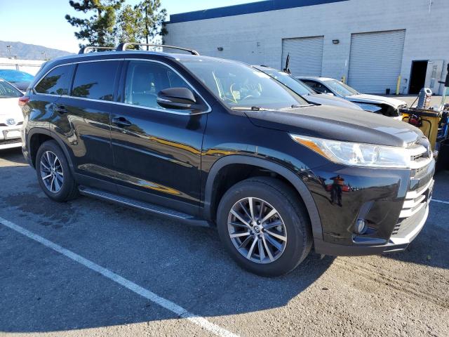 Photo 4 from auction – 2019 TOYOTA HIGHLANDER with VIN 5TDKZRFHXKS343611