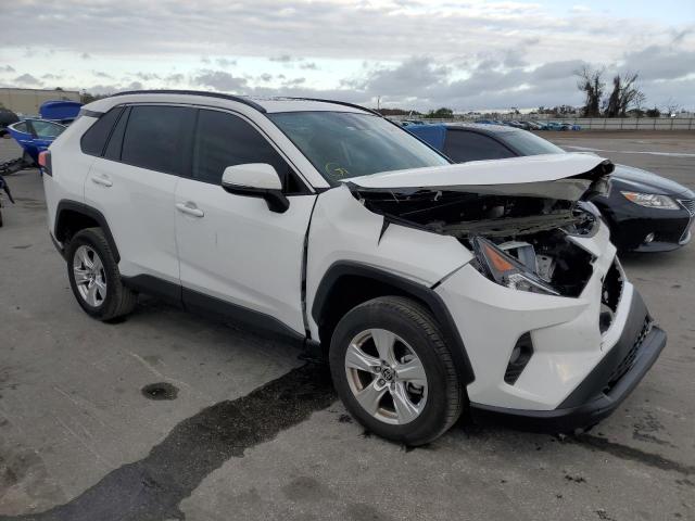 Photo 4 from auction – 2021 TOYOTA RAV4 XLE with VIN 2T3W1RFVXMC166947