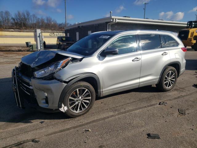 TOYOTA HIGHLANDER 2018 with VIN 5TDKZRFH3JS547536 - Photo from auction