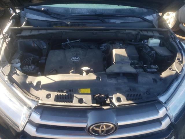 Photo 12 from auction – 2018 TOYOTA HIGHLANDER with VIN 5TDBZRFH3JS804341