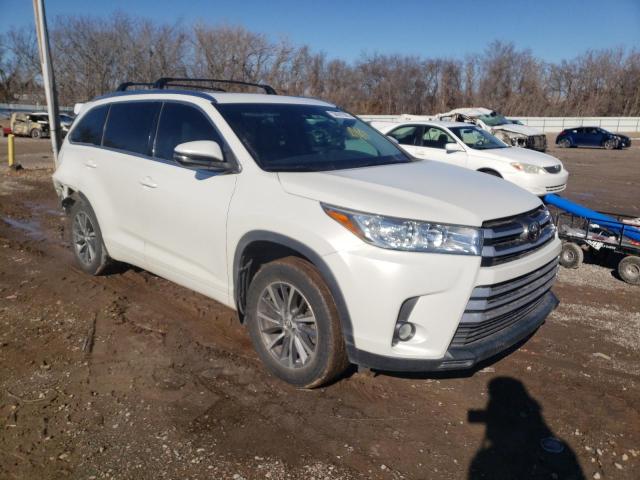 Photo 4 from auction – 2018 TOYOTA HIGHLANDER with VIN 5TDJZRFH4JS529798