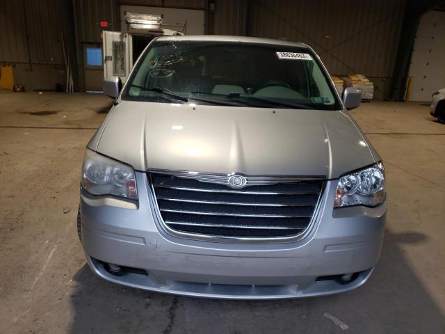 Photo 5 from auction – 2010 CHRYSLER TOWN & COU with VIN 2A4RR5D1XAR308663