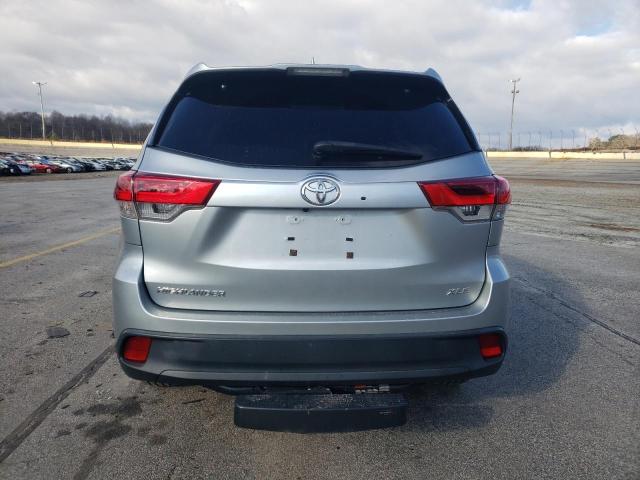 Photo 6 from auction – 2018 TOYOTA HIGHLANDER with VIN 5TDKZRFH3JS547536