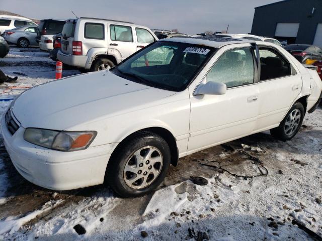 TOYOTA CAMRY LE 2000 with VIN 4T1BF28K8YU947358 - Photo from auction