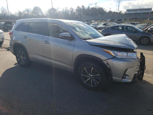 Photo 4 from auction – 2018 TOYOTA HIGHLANDER with VIN 5TDKZRFH3JS547536
