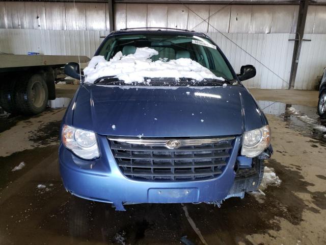 Photo 5 from auction – 2007 CHRYSLER TOWN & COU with VIN 2A4GP54L87R152940