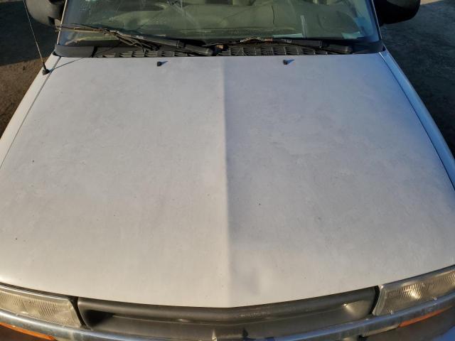 Photo 11 from auction – 2000 CHEVROLET BLAZER with VIN 1GNCS18W3YK242035