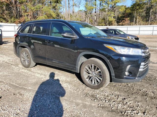 Photo 4 from auction – 2018 TOYOTA HIGHLANDER with VIN 5TDKZRFH4JS282626