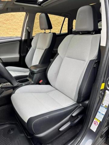 Photo 5 from auction – 2017 TOYOTA RAV4 XLE with VIN 2T3RFREV3HW565672