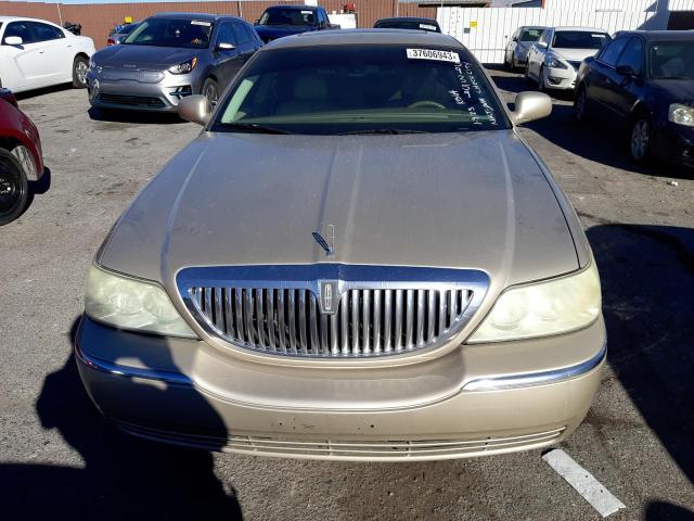 Photo 5 from auction – 2004 LINCOLN TOWN CAR E with VIN 1LNHM81W04Y639359