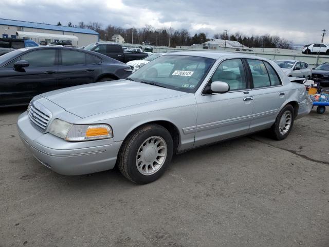 FORD CROWN VICT 2000 with VIN 2FAFP74WXYX101420 - Photo from auction