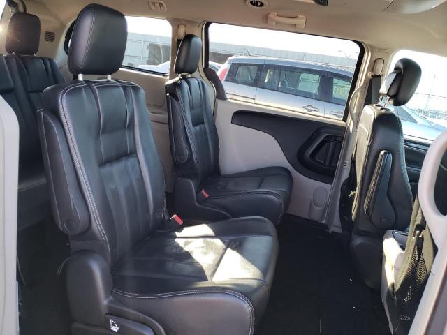 Photo 11 from auction – 2015 CHRYSLER TOWN & COU with VIN 2C4RC1BG2FR626372