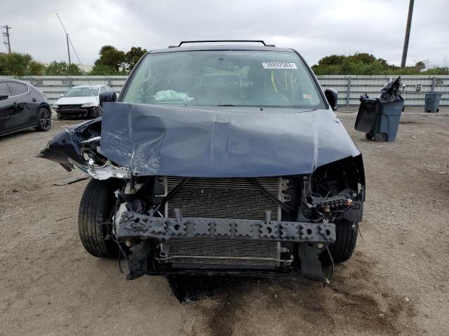 Photo 5 from auction – 2015 CHRYSLER TOWN & COU with VIN 2C4RC1BG2FR577111