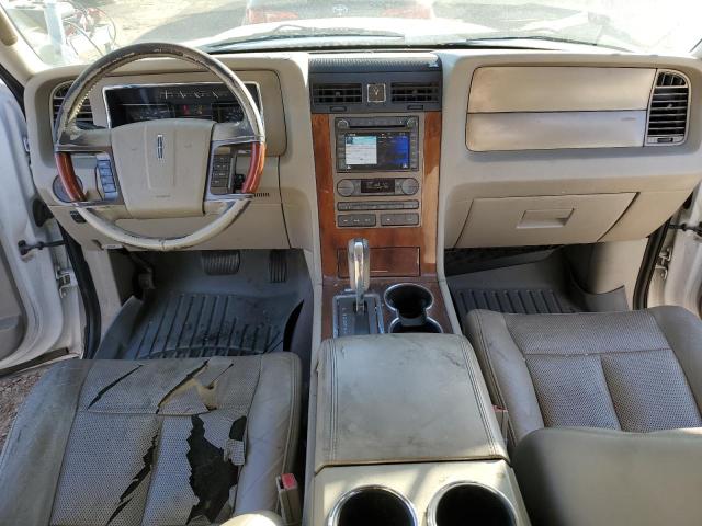 Photo 8 from auction – 2011 LINCOLN NAVIGATOR with VIN 5LMJJ2H59BEJ02070