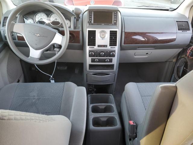 Photo 8 from auction – 2010 CHRYSLER TOWN & COU with VIN 2A4RR4DEXAR304772