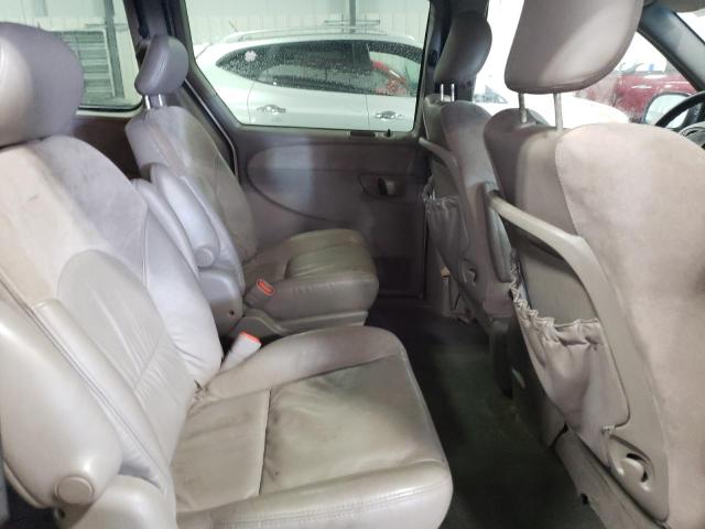 Photo 11 from auction – 2002 CHRYSLER TOWN & COU with VIN 2C8GP64L92R586772
