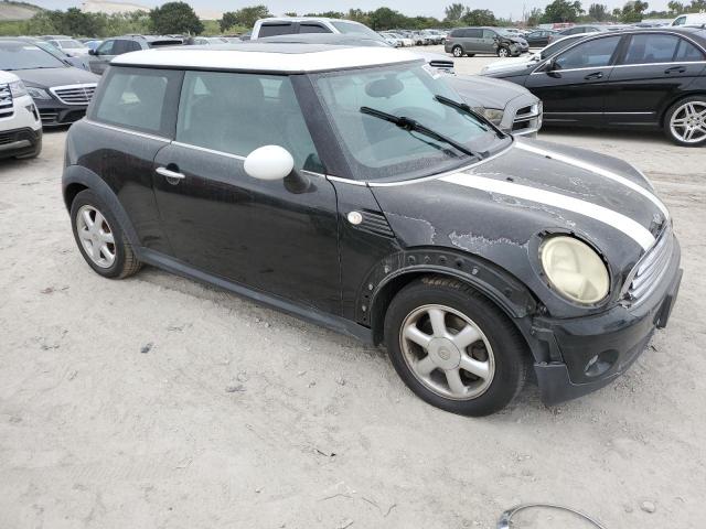 Photo 4 from auction – 2010 MINI COOPER with VIN WMWMF3C57ATZ21704