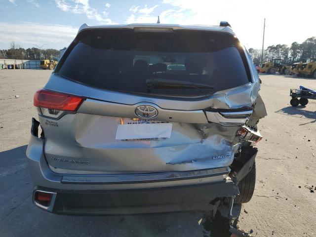 Photo 6 from auction – 2018 TOYOTA HIGHLANDER with VIN 5TDYZRFH3JS242113