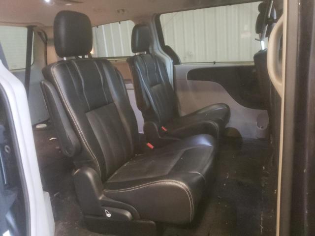 Photo 10 from auction – 2014 CHRYSLER TOWN & COU with VIN 2C4RC1CG3ER107179