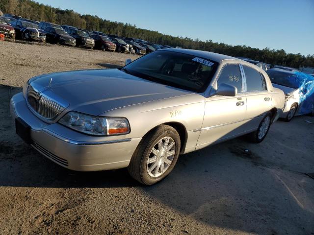 LINCOLN TOWN CAR S 2008 with VIN 2LNHM82W28X655809 - Photo from auction