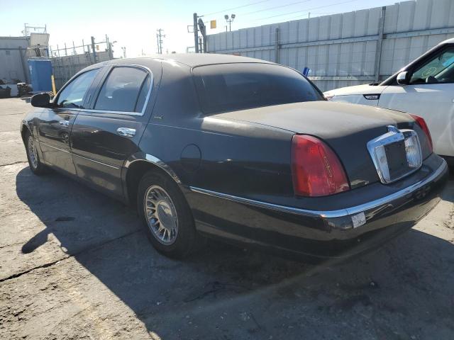 Photo 2 from auction – 2002 LINCOLN TOWN CAR C with VIN 1LNHM85W82Y604060