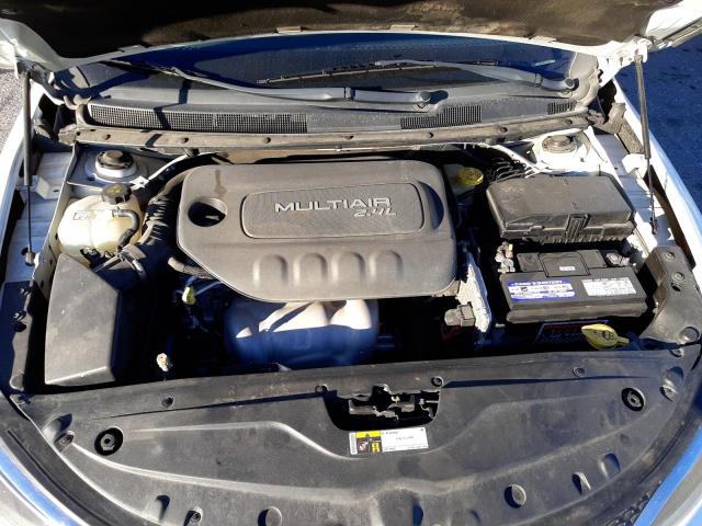 Photo 11 from auction – 2015 CHRYSLER 200 LIMITE with VIN 1C3CCCABXFN571811