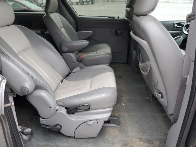 Photo 11 from auction – 2004 CHRYSLER TOWN & COU with VIN 2C4GP54L94R520673