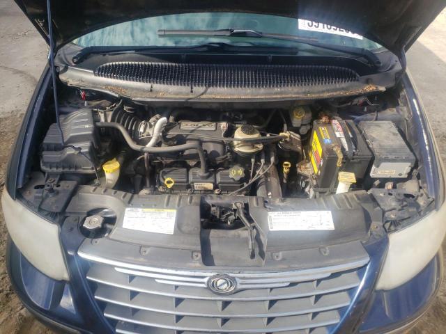 Photo 12 from auction – 2005 CHRYSLER TOWN & COU with VIN 2C8GP54L35R499500
