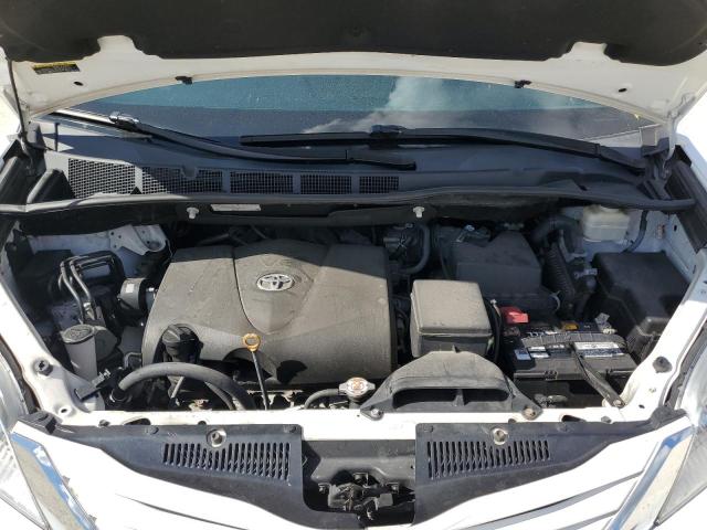 Photo 12 from auction – 2017 TOYOTA SIENNA LE with VIN 5TDKZ3DC3HS833224