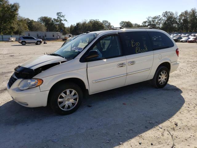 CHRYSLER TOWN & COU 2005 with VIN 2C4GP54LX5R508209 - Photo from auction