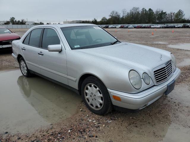 Photo 4 from auction – 1998 MERCEDES-BENZ E 320 with VIN WDBJF65F0WA631609