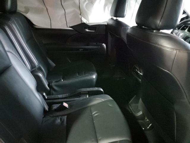 Photo 11 from auction – 2018 TOYOTA HIGHLANDER with VIN 5TDJZRFH9JS814187