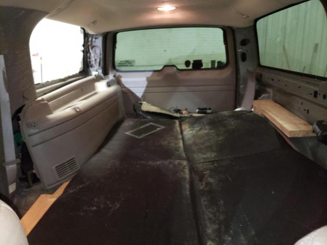 Photo 10 from auction – 2002 CHEVROLET SUBURBAN K with VIN 3GNFK16Z22G352065
