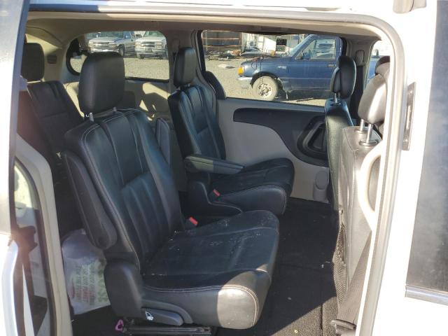 Photo 11 from auction – 2015 CHRYSLER TOWN & COU with VIN 2C4RC1BG1FR594711