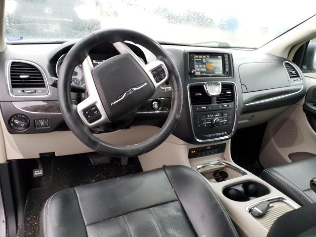 Photo 8 from auction – 2015 CHRYSLER TOWN & COU with VIN 2C4RC1CGXFR693218