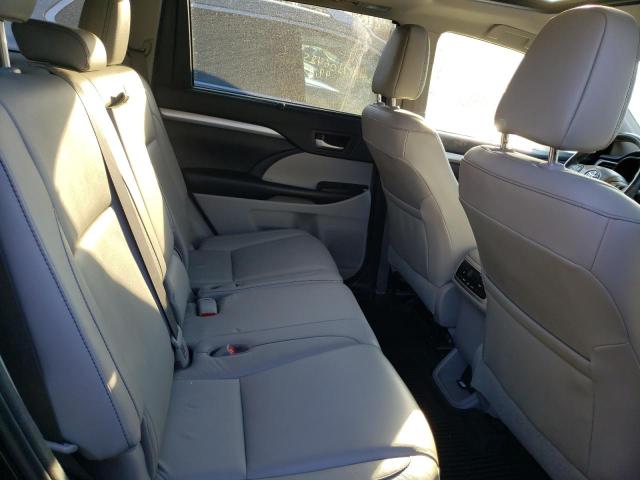 Photo 11 from auction – 2018 TOYOTA HIGHLANDER with VIN 5TDJGRFH8JS041251