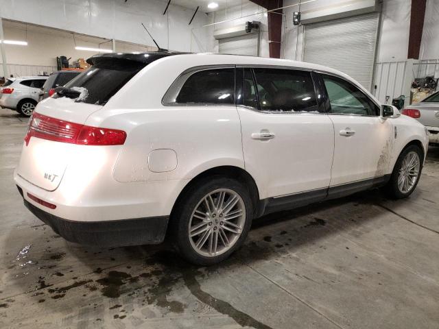 Photo 3 from auction – 2017 LINCOLN MKT with VIN 2LMHJ5ATXHBL01133