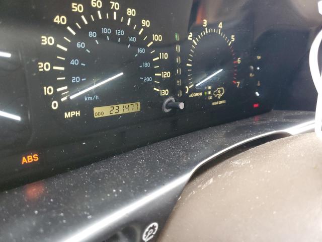 Photo 9 from auction – 2002 LEXUS LX 470 with VIN JTJHT00W423519842