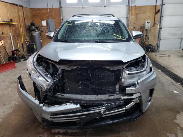Photo 5 from auction – 2017 TOYOTA HIGHLANDER with VIN 5TDBZRFH5HS420992
